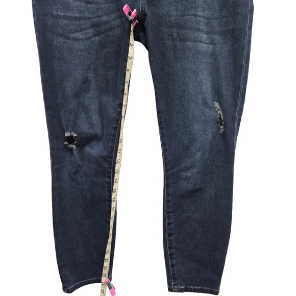 Kut From the Kloth KFTK Distressed Dark Wash Jeans Crop Size 10 Denim - Picture 13 of 16